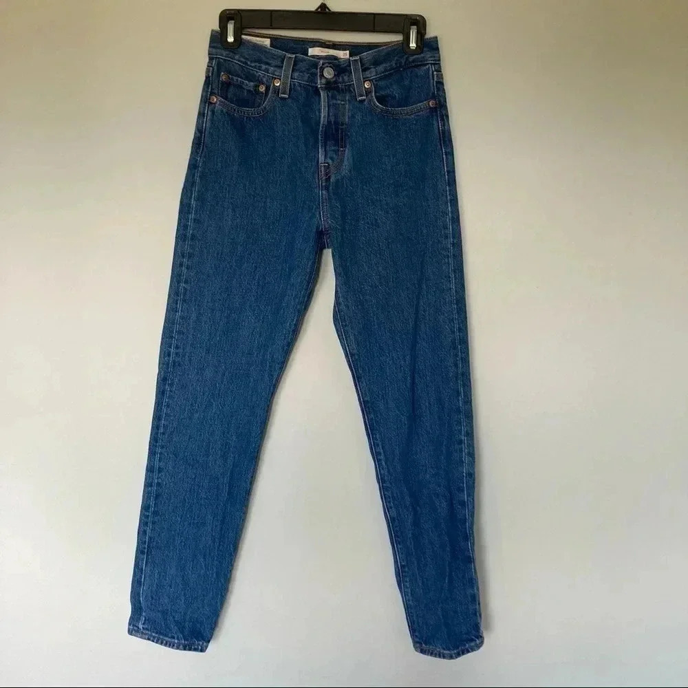 Levi’s  wedgie jeans